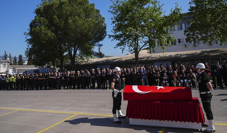 Trafik kazasında şehit olan polis Serkan Hızlı için tören düzenlendi