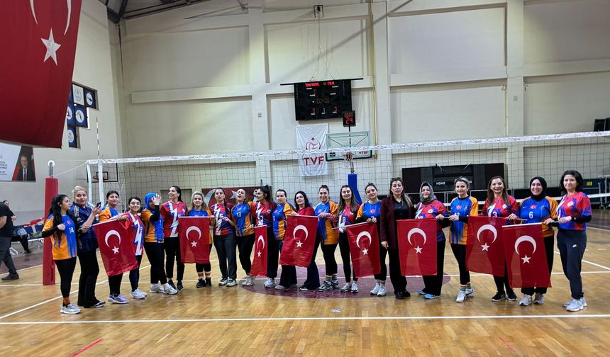 Bursa’nın sultanları sahaya indi bu kez anneler filede buluştu