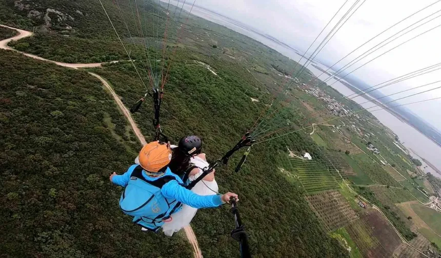 Bursa semalarında süzülen beyaz gelinliğin sırrı yere inince ortaya çıktı!