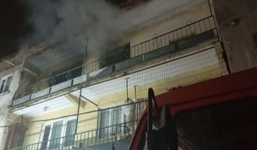 Bursa’da alevlere teslim olan bina kullanılamaz hale geldi!