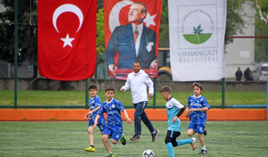 Bursa 'da çocuklar sahada buluştu