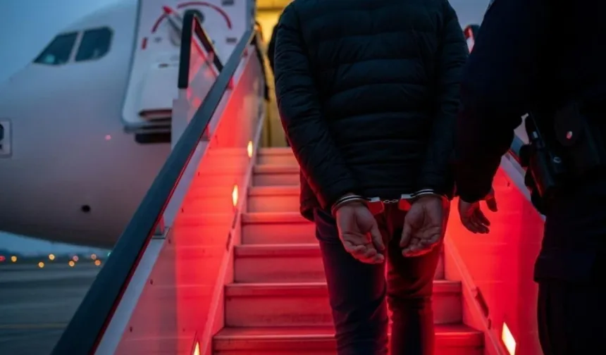 Bakanlık duyurdu: 27’si Kırmızı bültenle aranan 48 suçlu Türkiye’ye getirildi