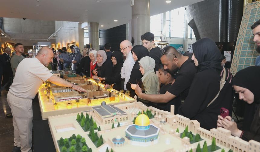 Bursa'da  Mukaddes Emanetler ziyaretçi akınına uğruyor!