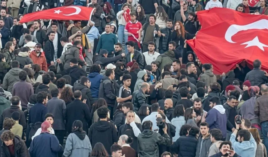 ODTÜ'de Türk bayrağına yönelik saldırıya karışan 2 kişi tutuklandı