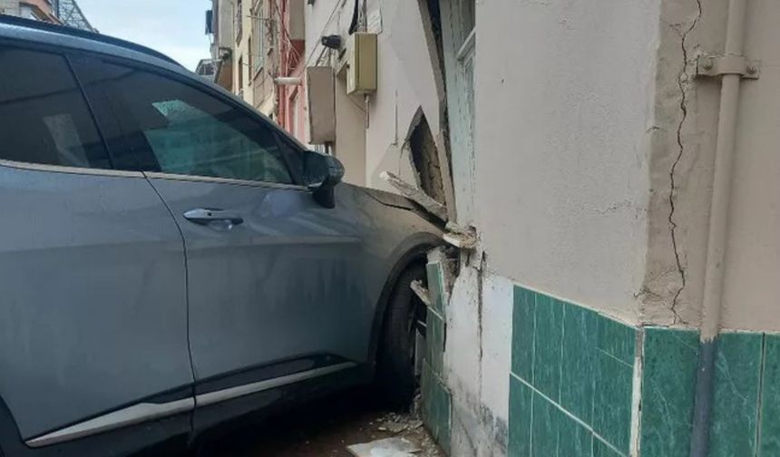 Bursa’da dehşete düşüren kaza: Evin duvarı yerle bir oldu!