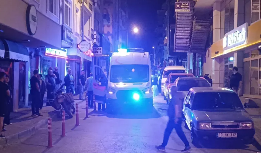 Bursa'nın Göbeğinde Dehşet Veren Anlar: Gece Yarısı Sokakta Kendi Kendini Yaraladı!