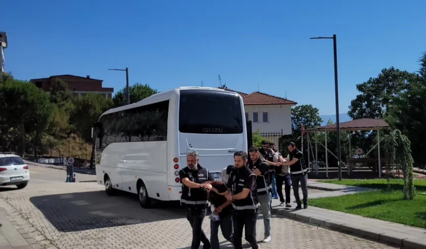 Bursa’dan 4 ile uzanan organize suç ağı çökertildi!