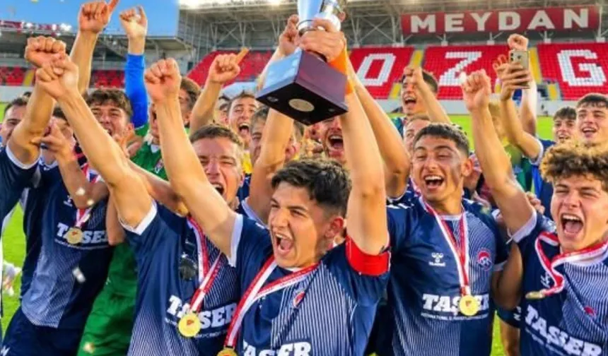 Bursa’nın gururu Orhangazi FK U18 Türkiye şampiyonu