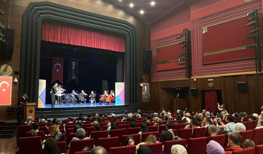 Bursa’nın yeni yetenekleri sahneye çıktı! Kültür Fabrikası’nda coşkulu kapanış