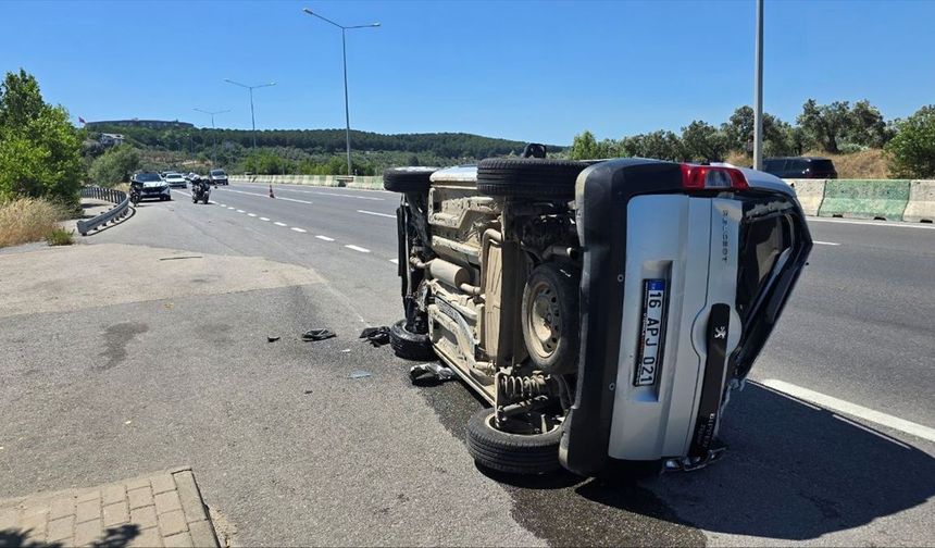 Kontrolden çıkan otomobil hurdaya döndü!