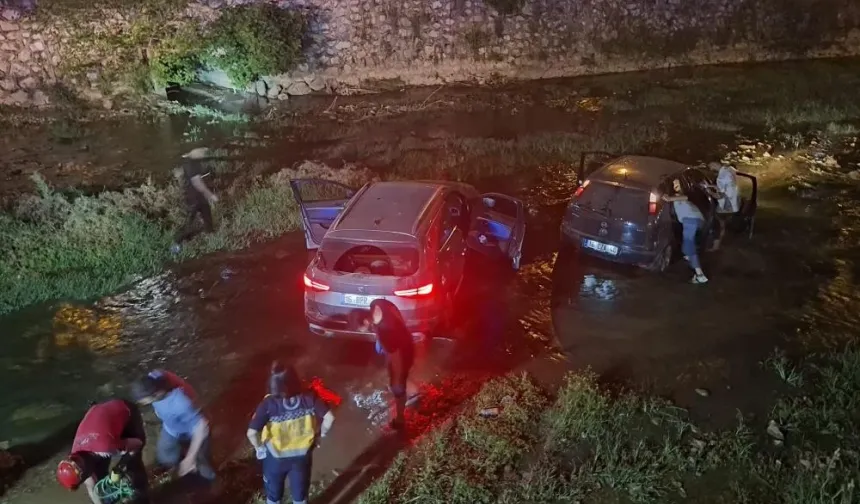 Bursa’da "makas" dehşeti! Araçlar dere yatağına savruldu