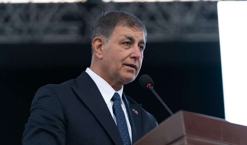 İzmir Büyükşehir Belediye Başkanı Cemil Tugay CHP’den istifa etti
