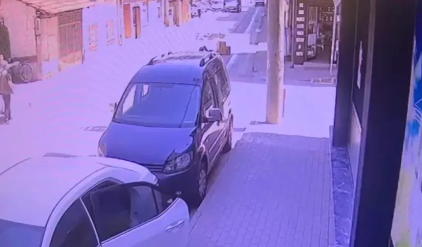 Bursa'da zincirleme kaza gibi anlar! Yola sızan yakıt trafiği birbirine kattı