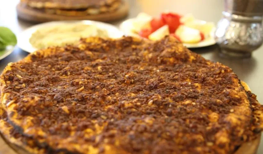 Bursa’da “kıymalı” lahmacun diye sakatat yedirmişler!