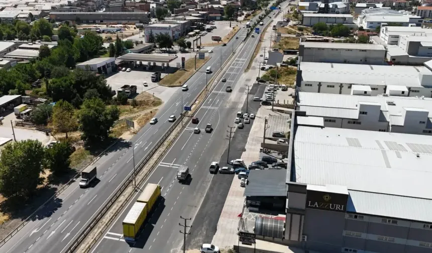 Bursa'da sanayi yollarında dönüşüm: 43 fabrikanın girişi yenilendi