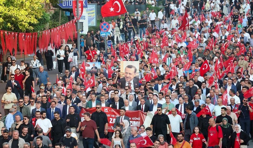 Bursa’da 15 Temmuz coşkusu: Binlerce vatandaş Demokrasi Meydanı’nda buluştu