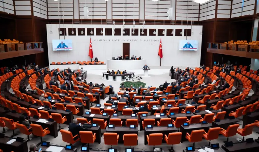 Bursa’nın 3 milletvekili YENİ Parti’ye geçti! İşte Meclis’te partilerin yeni sandalye dağılımı...