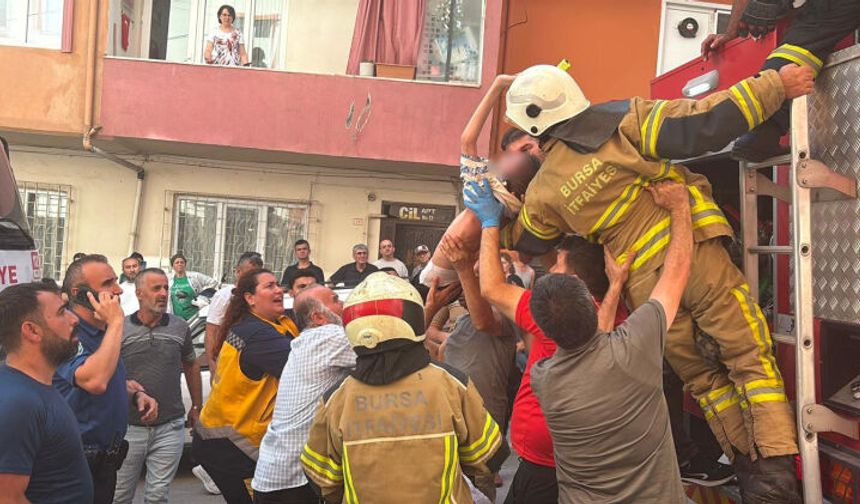 Bursa’da yangında can pazarı! Engelli çocuk itfaiye ekiplerince kurtarıldı