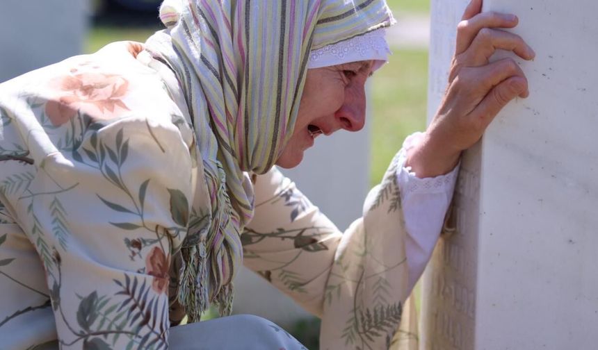 Srebrenitsa'da 31 yıllık yası