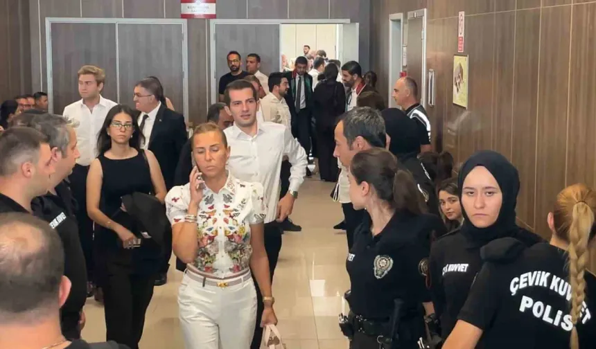 Bursa’da 63 sanıklı rüşvet ve yolsuzluk davasında ortalık karıştı! Mahkeme salonu boşaltıldı