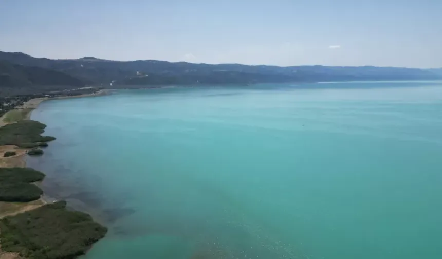 Bursa’nın doğal incisi İznik Gölü renk değiştirdi! Kartpostallık görüntünün ardında büyük tehlike