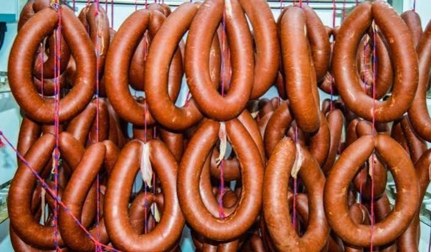 Bursa’da dana sucuk diye satıldı, içinden at eti çıktı!
