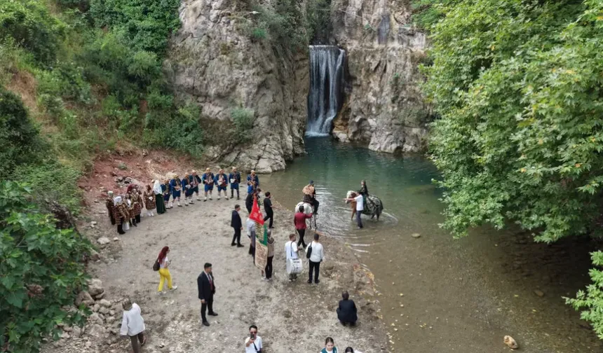 Bursa’da 700 yıllık düğün heyecanı! Orhan Gazi ve Nilüfer Hatun’un aşkı böyle canlandırıldı