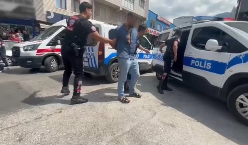 Bursa’da akraba kavgası kanlı bitti! 6 kişi yaralandı, Yunus polisi bıçağı böyle aldı