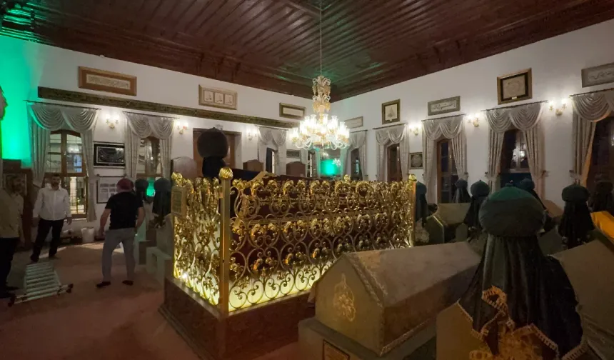 Bursa'da Üflâde Hazretlerinin makamındaki eserler yenilendi