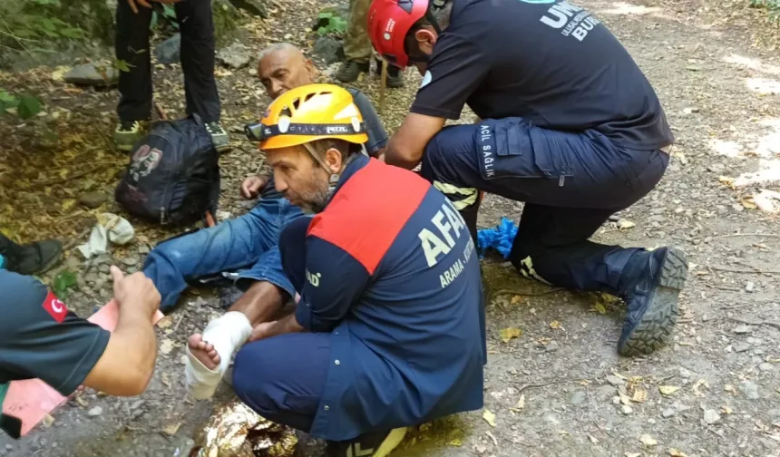 Bursa’da dağda mahsur kalan 2 kişiye ekipler ulaştı!