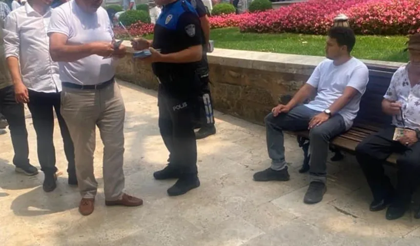 Bursa Yeşil Camii’nde dikkat çeken anlar! Vatandaşlara tek tek anlattılar