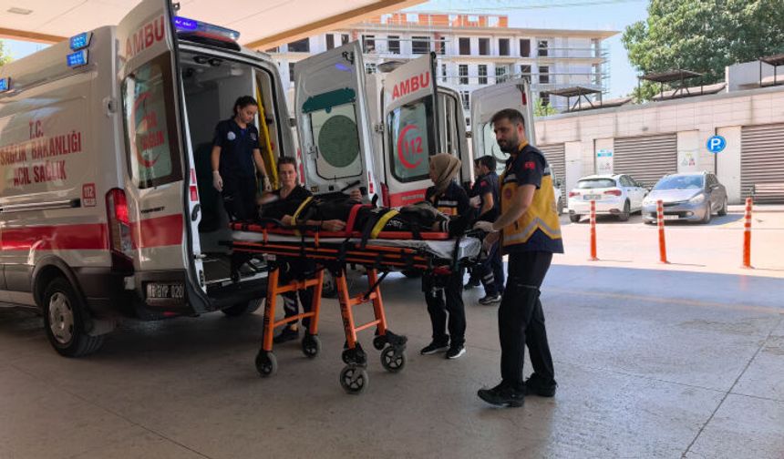 İnegöl’de feci kaza! Motosikletten yola savrulan iki kardeş yaralandı