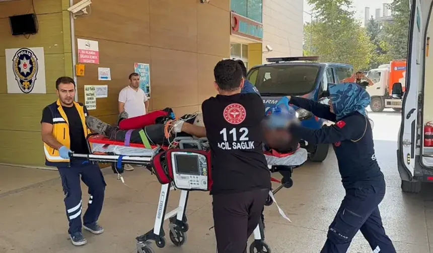 Bursa’da kontrolden çıkan kamyonet kamyona çarptı! Sürücü ağır yaralandı