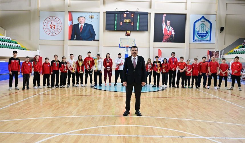 Bursa’da 384 bin kişiye ulaşan hizmet ağı: Yıldırım gençlerin adresi oluyor