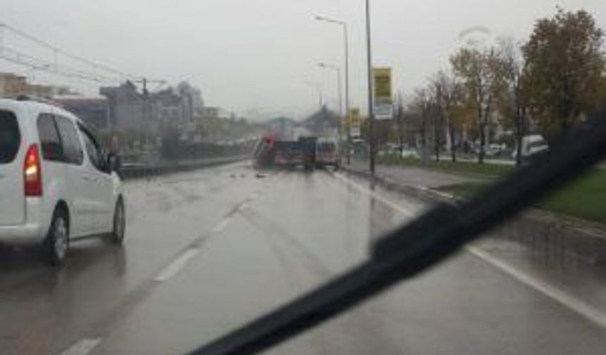 Bursa’da TIR dehşeti! Kaygan yolda kontrolden çıktı