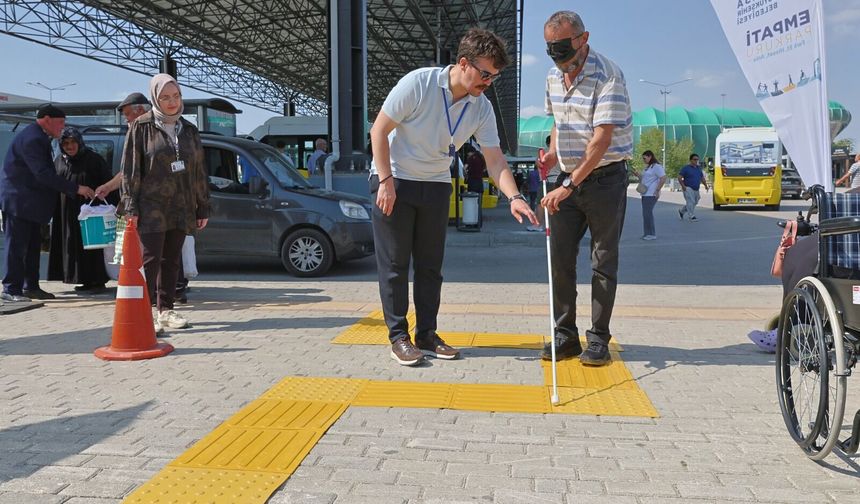 Bursa Büyükşehir Belediyesi’nden Empati Parkuru! Vatandaşlar engelleri deneyimledi