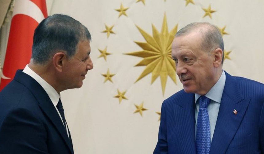 Siyasette taşlar yerinden oynadı: İzmir Büyükşehir Belediyesi'nde parti değişimi