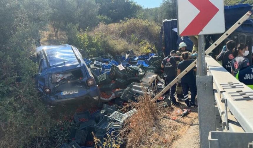 Bursa’da feci kaza! Kamyon park halindeki araca çarptı