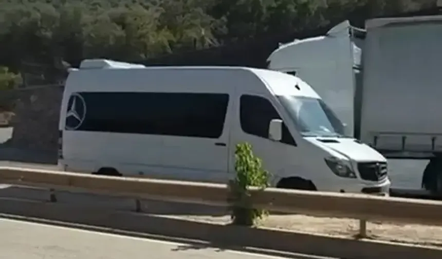 Bursa’da servis minibüsü ters yola girdi! Sürücüler son anda manevra yaptı