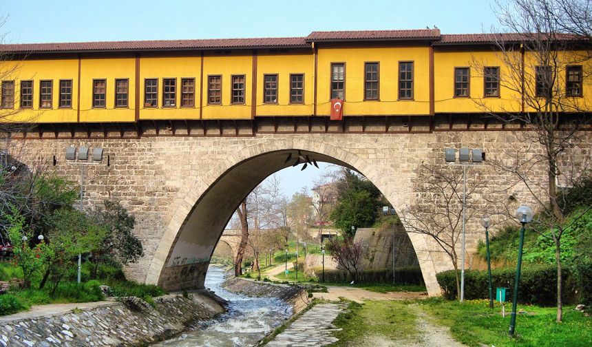 Bursalılar buraya akın edecek! Tarihi köprünün altında 10 gün ücretsiz sinema şöleni