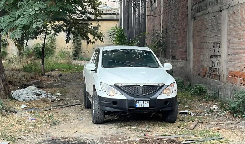 Bursa'da kendini araca kilitleyip polise direndi
