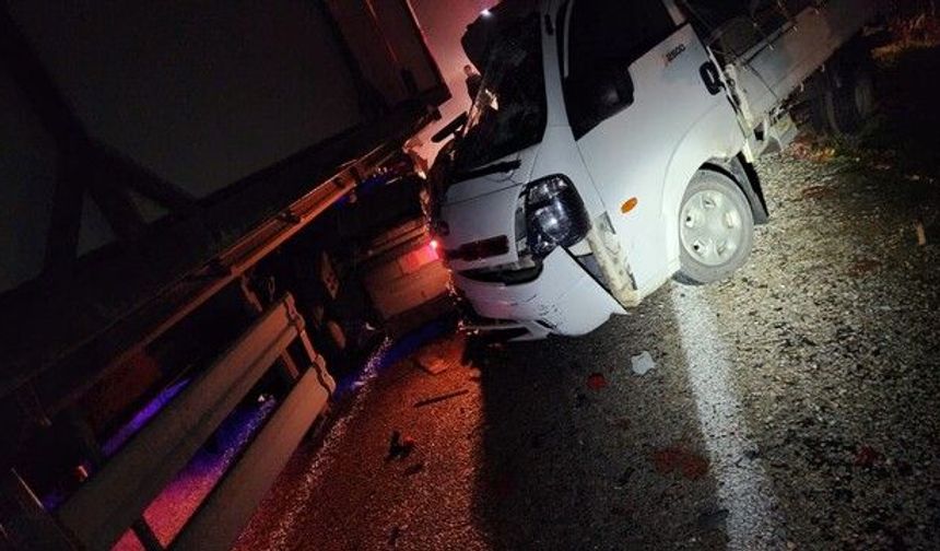 Bursa’da korkunç kaza! iki kamyon çarpıştı