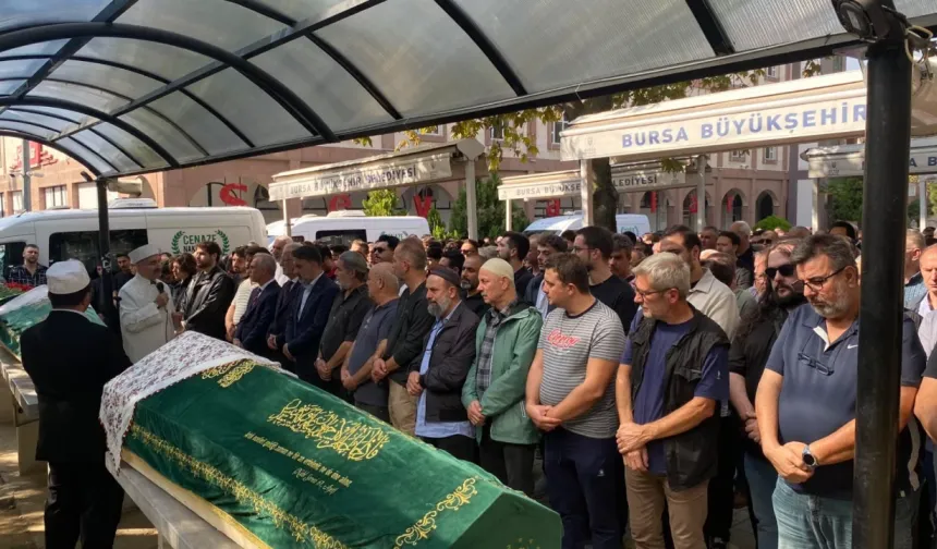 Bursa’yı yasa boğan kazada acı veda! Manisa kazasında ölen 10 kişi toprağa verildi