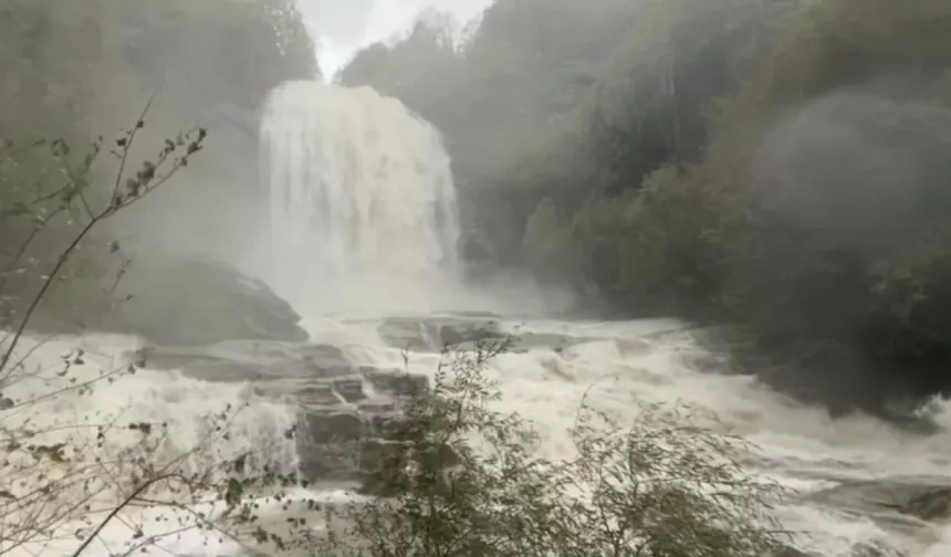Bursa'da Niagara'yı aratmayan manzara! Suuçtu Şelalesi böyle coştu