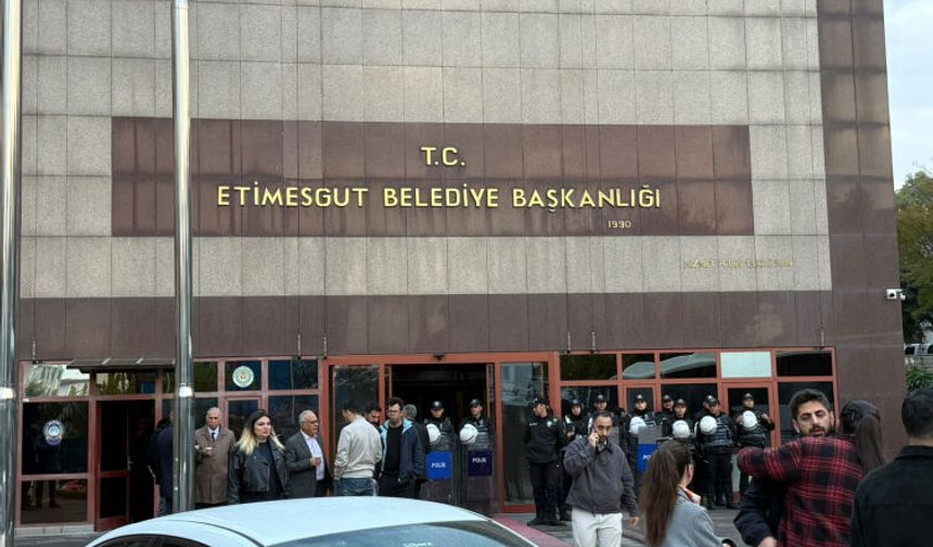 İki belediye başkan yardımcısı da gözaltında!