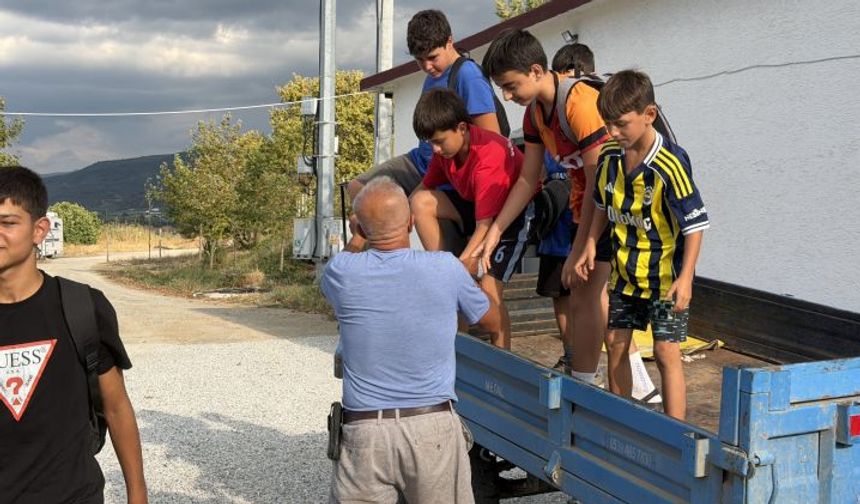 İznik’te 71 yaşındaki adamdan çocuklara büyük destek!
