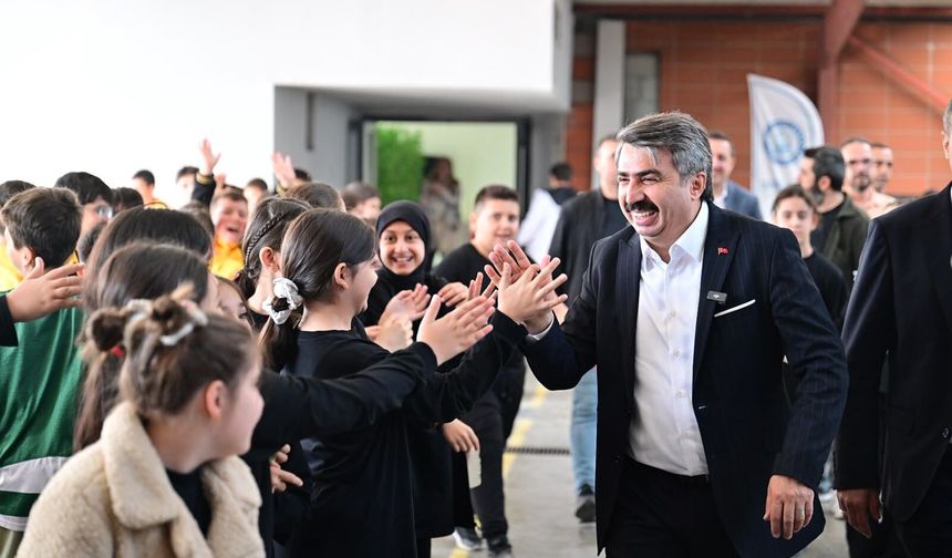 Bursa’da eğitime destek! Oktay Yılmaz’dan öğrencilere önemli mesaj