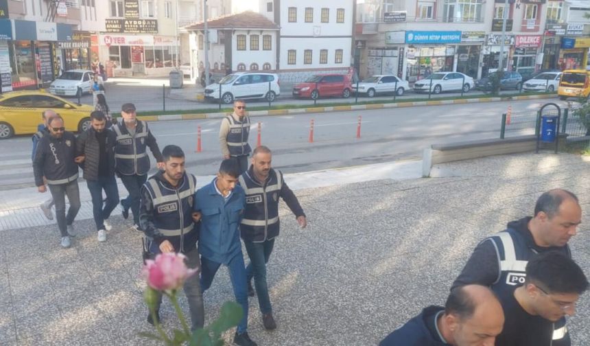 Bursa dahil 15 ilde dolandırıcılık operasyonu! 244 şüpheli gözaltında