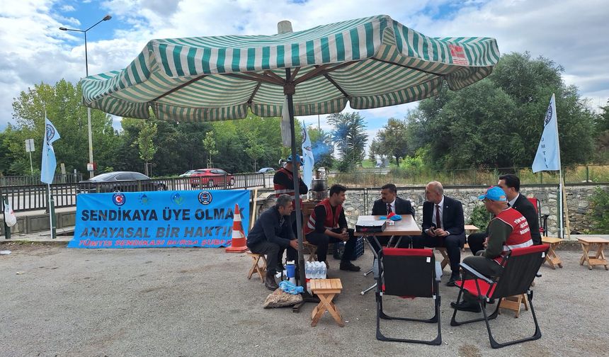 İYİ Parti’den Bursa’da direnişteki işçilere destek ziyareti